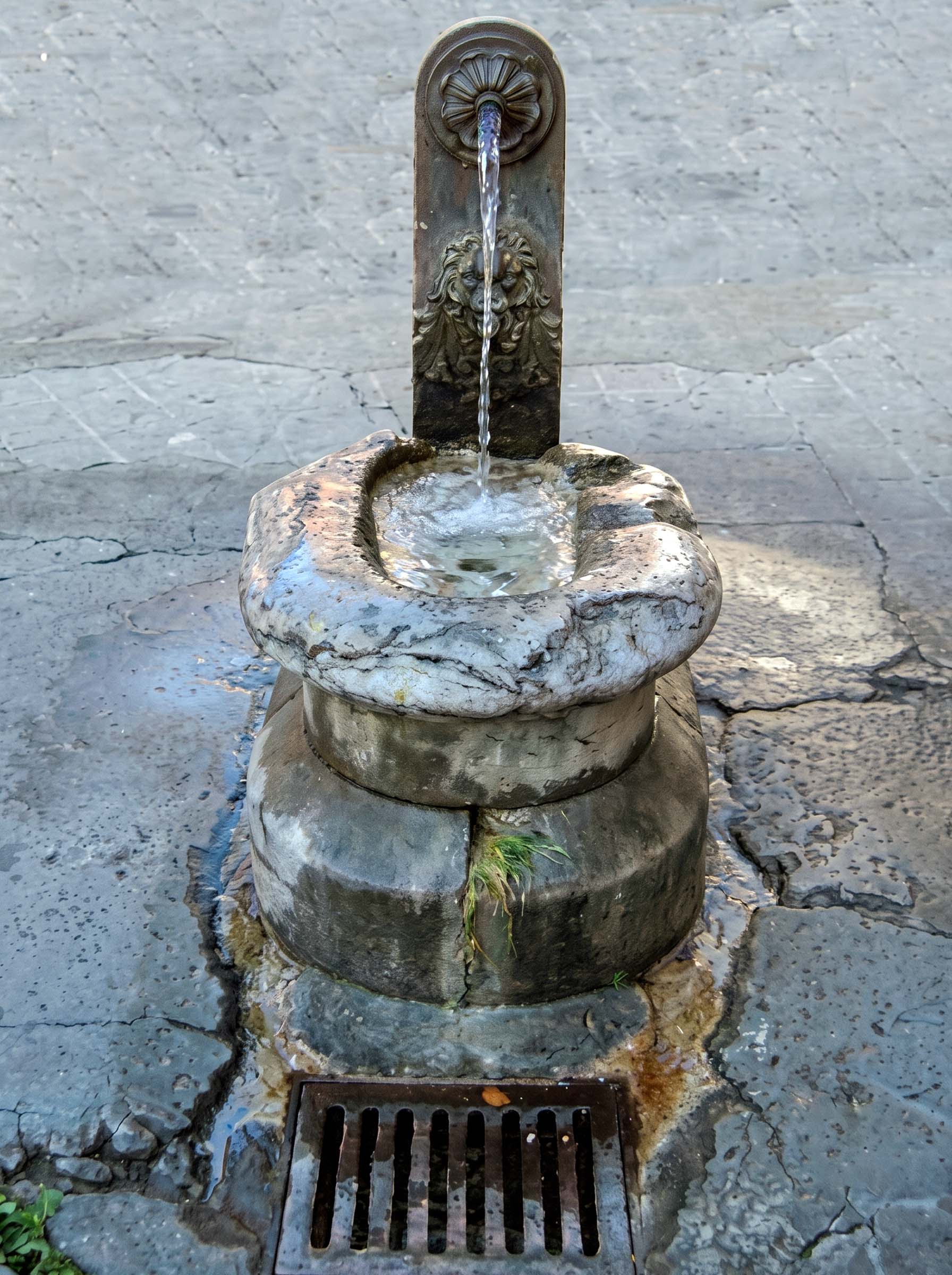 Fuente en la plaza de Riaño de León