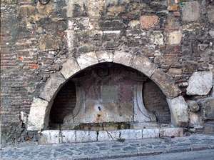 Fuente de 1788 en la calle Caño Badillo de León